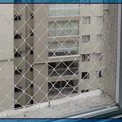 Instalação de rede de proteção em janelas Instalação de rede de proteção em janelas