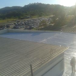 Manutenção de calhas e telhados Manutenção de calhas e telhados