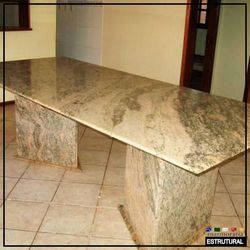 Mesa com tampo de granito Mesa com tampo de granito