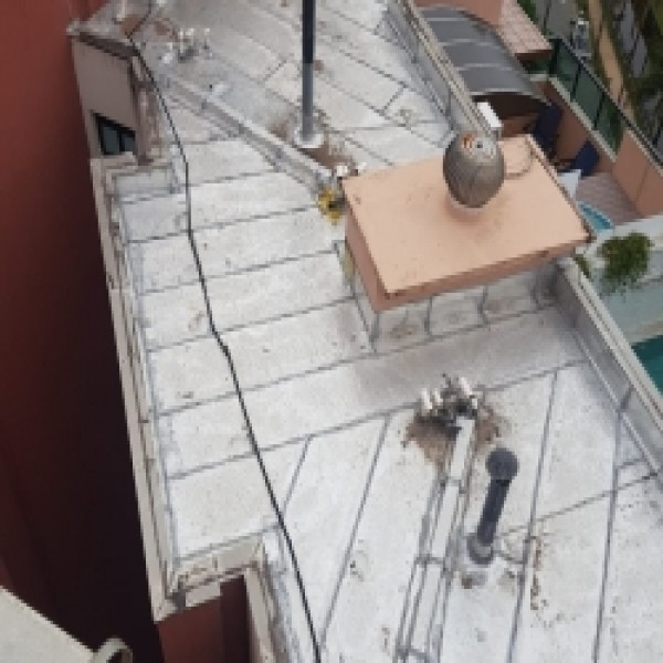 Impermeabilização de calhas e rufos Impermeabilização de calhas e rufos